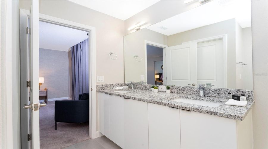 KISSIMMEE, Florida 34747, 5 Bedrooms Bedrooms, ,4 BathroomsBathrooms,Residential,For Sale,FORMOSA VALLEY,0,MFRO6242995