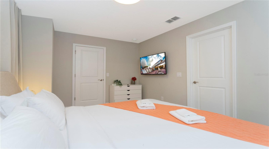 KISSIMMEE, Florida 34747, 5 Bedrooms Bedrooms, ,4 BathroomsBathrooms,Residential,For Sale,FORMOSA VALLEY,0,MFRO6242995