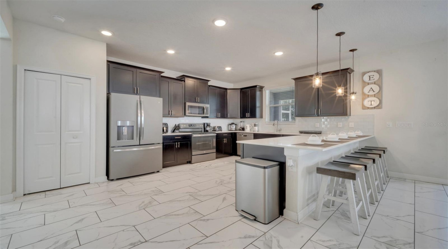 DAVENPORT, Florida 33896, 6 Bedrooms Bedrooms, ,6 BathroomsBathrooms,Residential,For Sale,MAIDSTONE,0,MFRS5112700