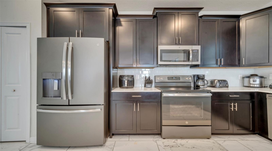 DAVENPORT, Florida 33896, 6 Bedrooms Bedrooms, ,6 BathroomsBathrooms,Residential,For Sale,MAIDSTONE,0,MFRS5112700