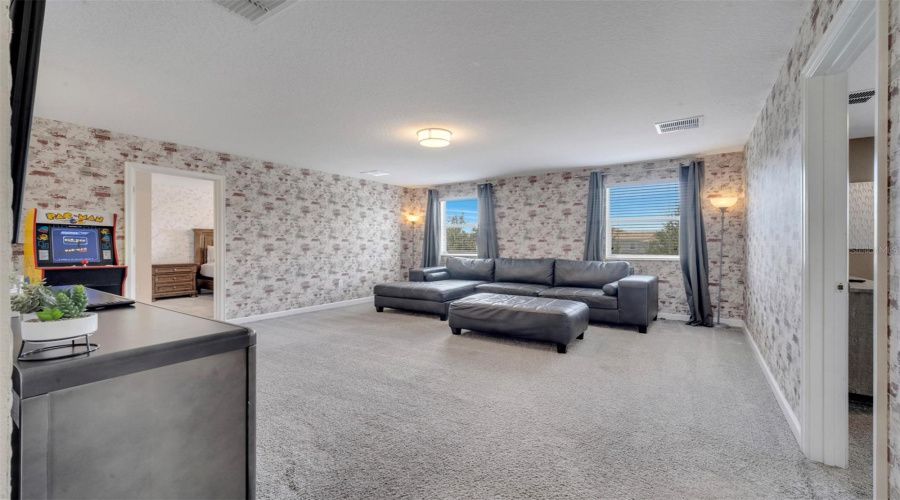 DAVENPORT, Florida 33896, 6 Bedrooms Bedrooms, ,6 BathroomsBathrooms,Residential,For Sale,MAIDSTONE,0,MFRS5112700