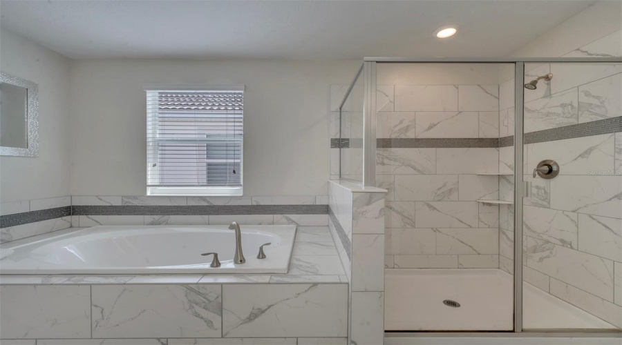 DAVENPORT, Florida 33896, 6 Bedrooms Bedrooms, ,6 BathroomsBathrooms,Residential,For Sale,MAIDSTONE,0,MFRS5112700