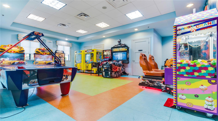 DAVENPORT, Florida 33896, 6 Bedrooms Bedrooms, ,6 BathroomsBathrooms,Residential,For Sale,MAIDSTONE,0,MFRS5112700