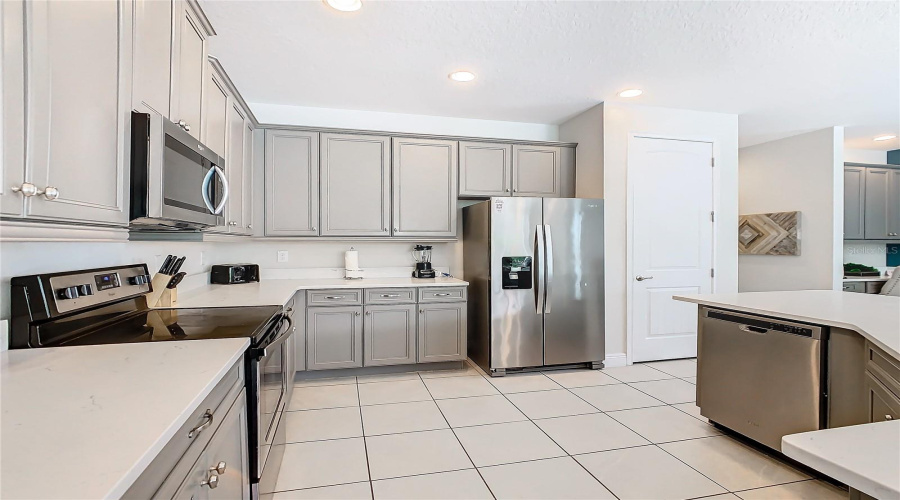KISSIMMEE, Florida 34747, 6 Bedrooms Bedrooms, ,5 BathroomsBathrooms,Residential,For Sale,GRABEN,0,MFRO6243726