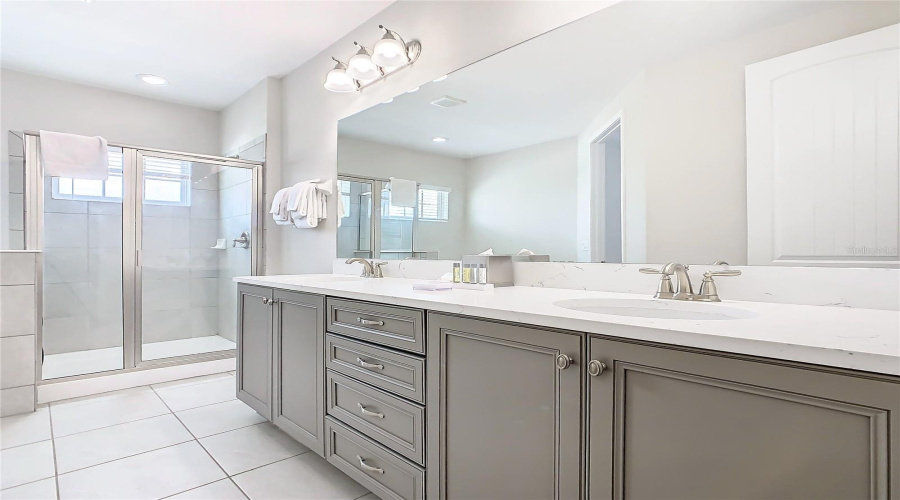 KISSIMMEE, Florida 34747, 6 Bedrooms Bedrooms, ,5 BathroomsBathrooms,Residential,For Sale,GRABEN,0,MFRO6243726