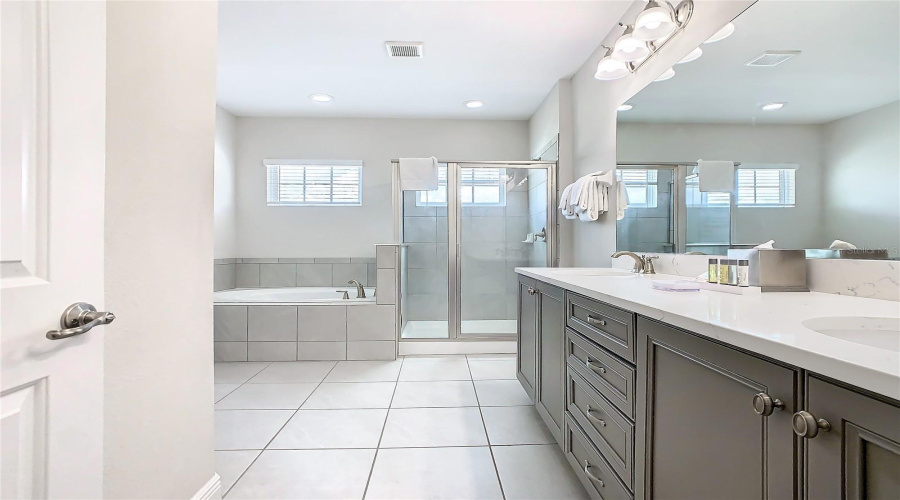 KISSIMMEE, Florida 34747, 6 Bedrooms Bedrooms, ,5 BathroomsBathrooms,Residential,For Sale,GRABEN,0,MFRO6243726