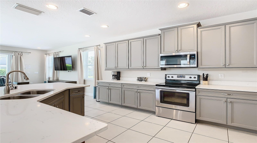 KISSIMMEE, Florida 34747, 6 Bedrooms Bedrooms, ,5 BathroomsBathrooms,Residential,For Sale,GRABEN,0,MFRO6243726
