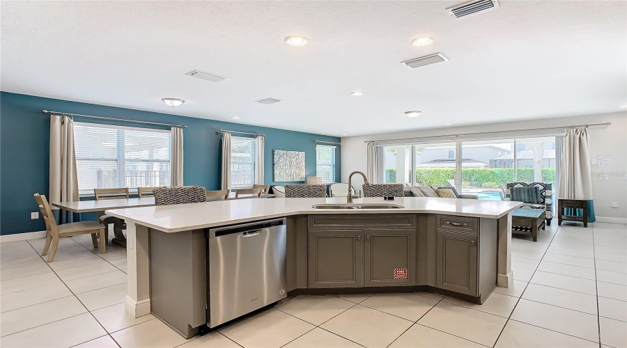 KISSIMMEE, Florida 34747, 6 Bedrooms Bedrooms, ,5 BathroomsBathrooms,Residential,For Sale,GRABEN,0,MFRO6243726
