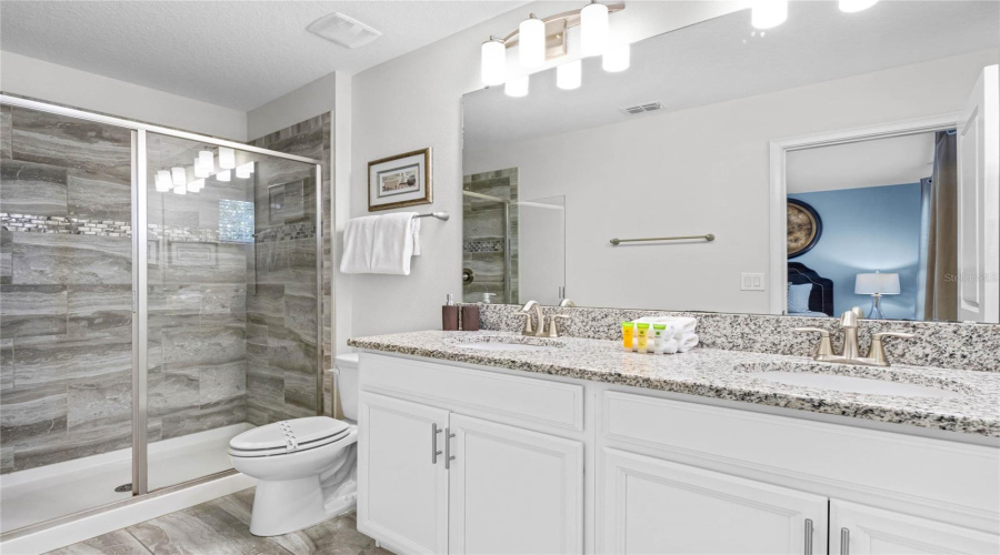 DAVENPORT, Florida 33896, 6 Bedrooms Bedrooms, ,5 BathroomsBathrooms,Residential,For Sale,MOON VALLEY,0,MFRO6242798