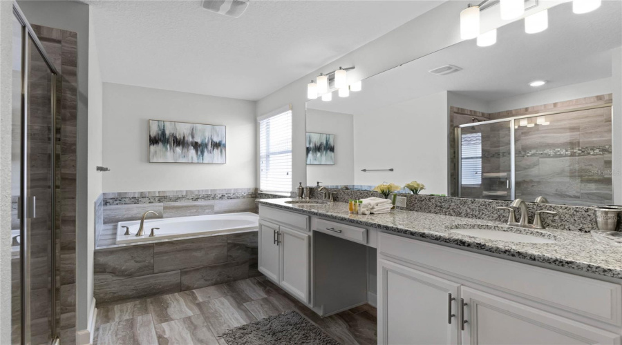 DAVENPORT, Florida 33896, 6 Bedrooms Bedrooms, ,5 BathroomsBathrooms,Residential,For Sale,MOON VALLEY,0,MFRO6242798