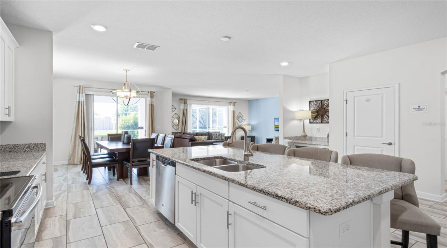 DAVENPORT, Florida 33896, 6 Bedrooms Bedrooms, ,5 BathroomsBathrooms,Residential,For Sale,MOON VALLEY,0,MFRO6242798