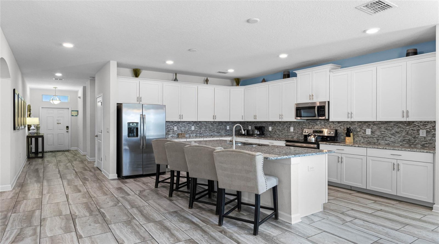 DAVENPORT, Florida 33896, 6 Bedrooms Bedrooms, ,5 BathroomsBathrooms,Residential,For Sale,MOON VALLEY,0,MFRO6242798