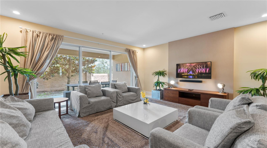 KISSIMMEE, Florida 34747, 4 Bedrooms Bedrooms, ,4 BathroomsBathrooms,Residential,For Sale,BRASILIA,0,MFRO6244440