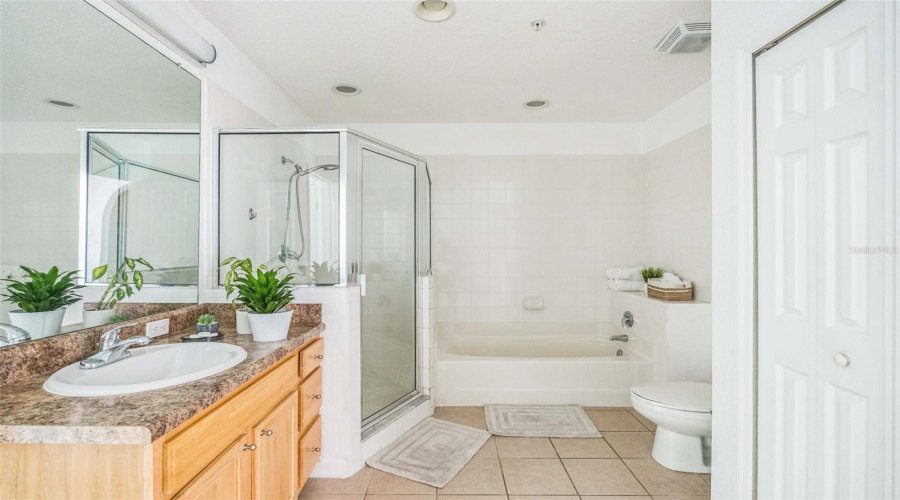 KISSIMMEE, Florida 34747, 3 Bedrooms Bedrooms, ,2 BathroomsBathrooms,Residential,For Sale,TREASURE TROVE,0,MFRO6243135
