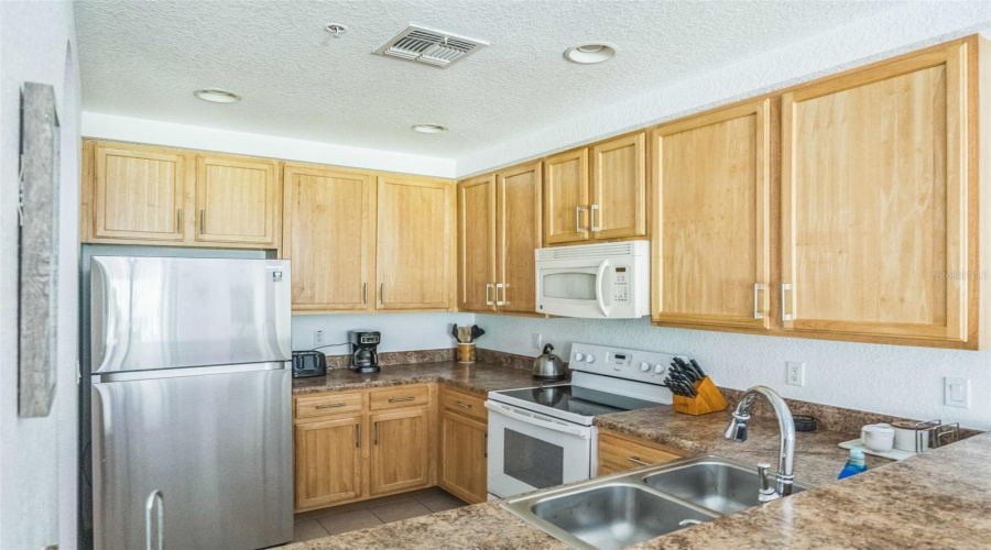KISSIMMEE, Florida 34747, 3 Bedrooms Bedrooms, ,2 BathroomsBathrooms,Residential,For Sale,TREASURE TROVE,0,MFRO6243135