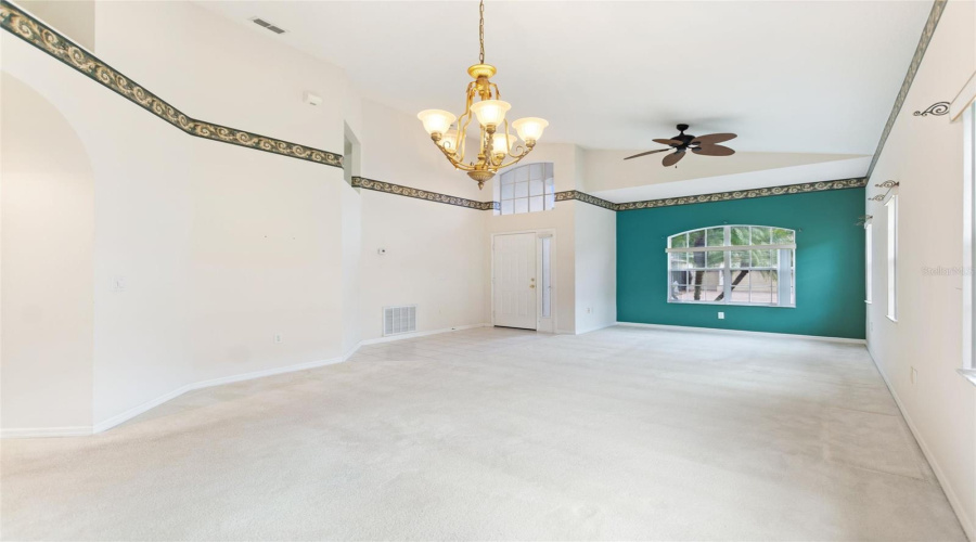 9-11 Ft Vaulted Ceiling In Great Room