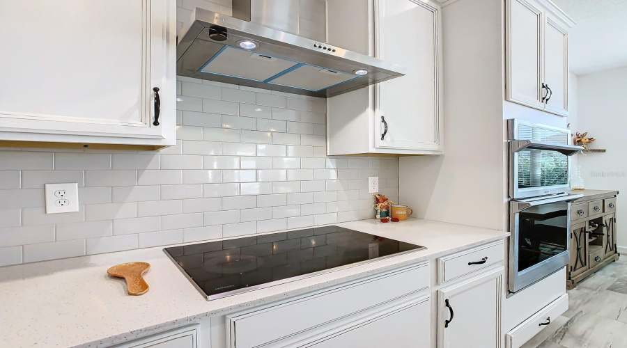 Kitchen Stovetop And Hood