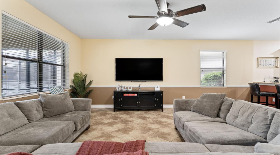 DAVENPORT, Florida 33896, 8 Bedrooms Bedrooms, ,5 BathroomsBathrooms,Residential,For Sale,THUNDERBIRD,0,MFRO6246013