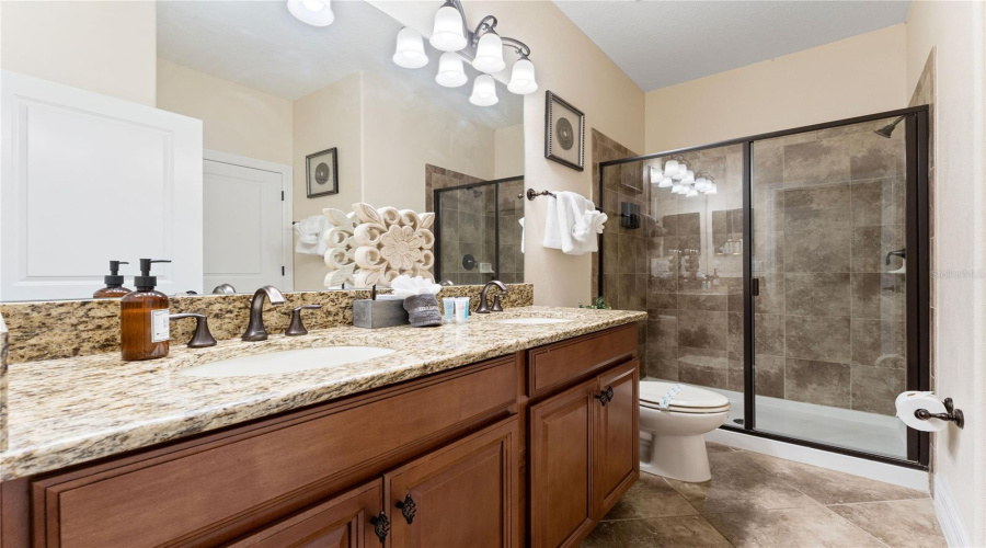 DAVENPORT, Florida 33896, 8 Bedrooms Bedrooms, ,5 BathroomsBathrooms,Residential,For Sale,THUNDERBIRD,0,MFRO6246013