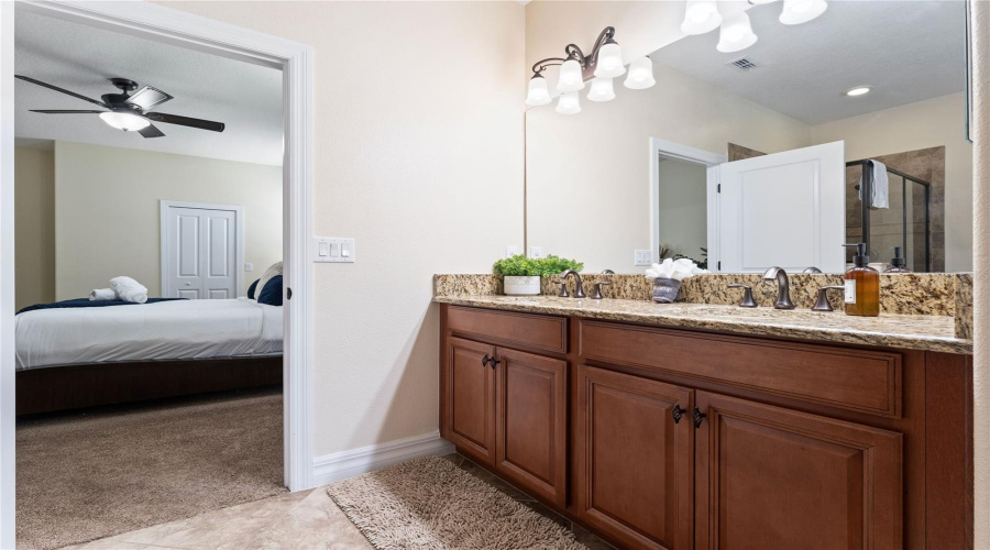 DAVENPORT, Florida 33896, 8 Bedrooms Bedrooms, ,5 BathroomsBathrooms,Residential,For Sale,THUNDERBIRD,0,MFRO6246013