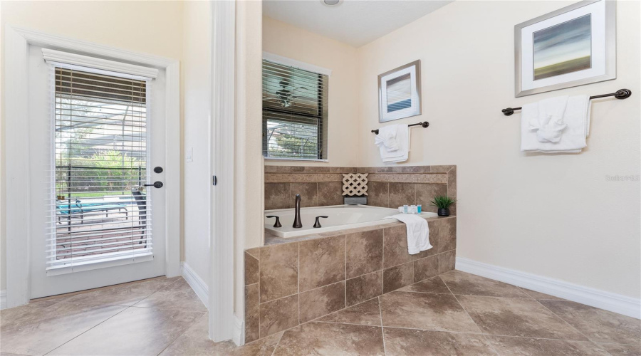 DAVENPORT, Florida 33896, 8 Bedrooms Bedrooms, ,5 BathroomsBathrooms,Residential,For Sale,THUNDERBIRD,0,MFRO6246013