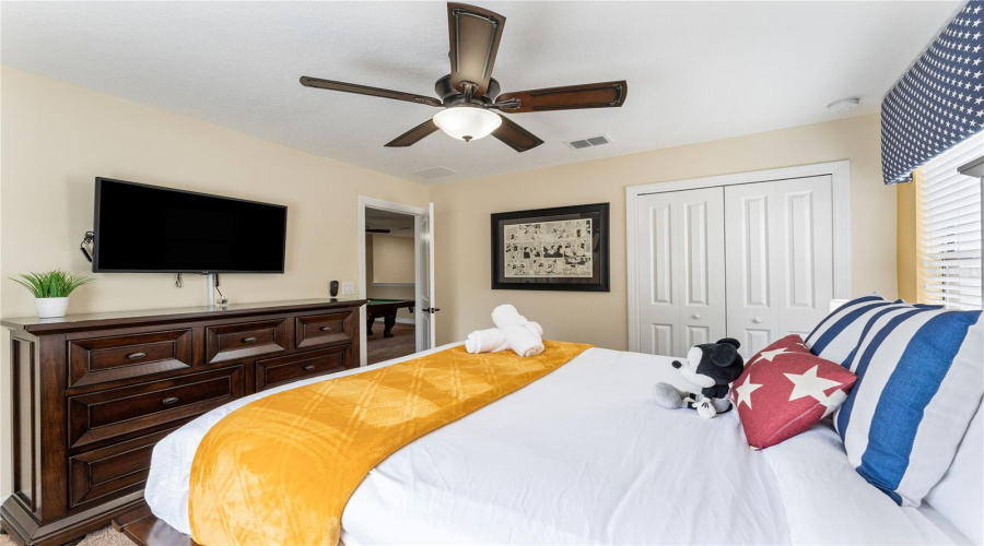 DAVENPORT, Florida 33896, 8 Bedrooms Bedrooms, ,5 BathroomsBathrooms,Residential,For Sale,THUNDERBIRD,0,MFRO6246013