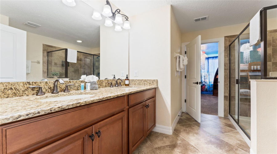 DAVENPORT, Florida 33896, 8 Bedrooms Bedrooms, ,5 BathroomsBathrooms,Residential,For Sale,THUNDERBIRD,0,MFRO6246013
