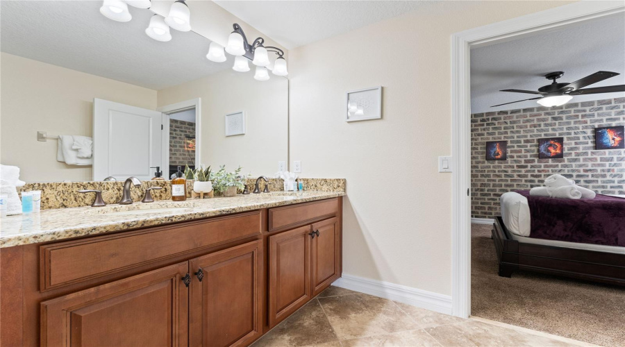 DAVENPORT, Florida 33896, 8 Bedrooms Bedrooms, ,5 BathroomsBathrooms,Residential,For Sale,THUNDERBIRD,0,MFRO6246013