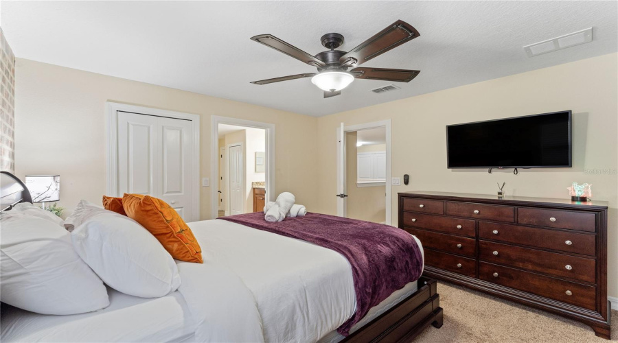 DAVENPORT, Florida 33896, 8 Bedrooms Bedrooms, ,5 BathroomsBathrooms,Residential,For Sale,THUNDERBIRD,0,MFRO6246013