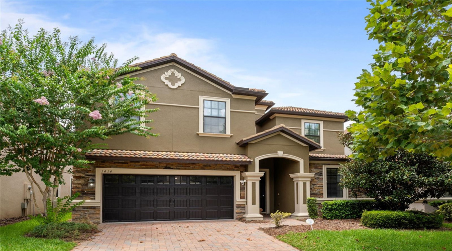 DAVENPORT, Florida 33896, 8 Bedrooms Bedrooms, ,5 BathroomsBathrooms,Residential,For Sale,THUNDERBIRD,0,MFRO6246013