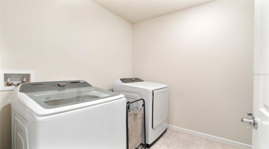 DAVENPORT, Florida 33837, 4 Bedrooms Bedrooms, ,2 BathroomsBathrooms,Residential,For Sale,SUGARWOOD,0,MFRO6249610