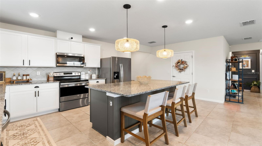 DAVENPORT, Florida 33837, 4 Bedrooms Bedrooms, ,2 BathroomsBathrooms,Residential,For Sale,SUGARWOOD,0,MFRO6249610