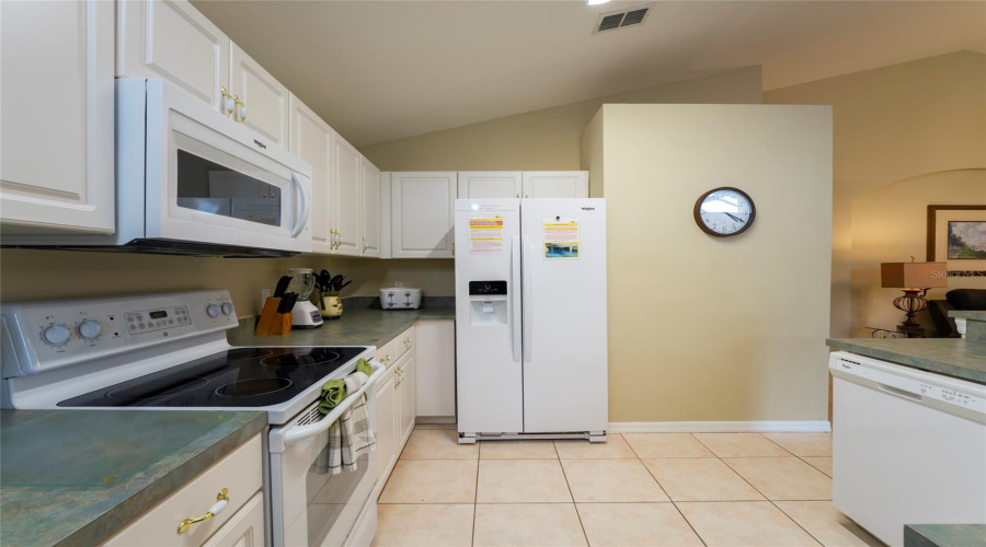 Davenport, Florida 33896, 4 Bedrooms Bedrooms, ,3 Bathroomsbathrooms,Residential,For Sale,Balmoral Dr,Mfrs5114070