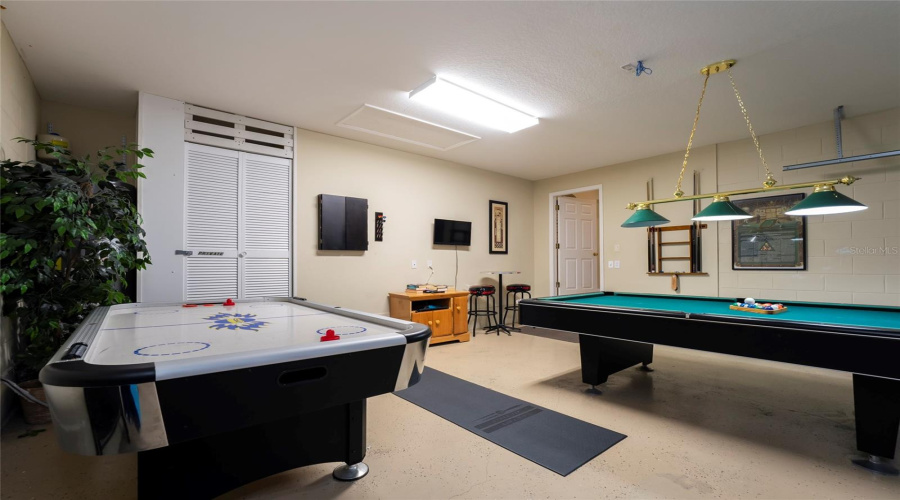 Davenport, Florida 33896, 4 Bedrooms Bedrooms, ,3 Bathroomsbathrooms,Residential,For Sale,Balmoral Dr,Mfrs5114070
