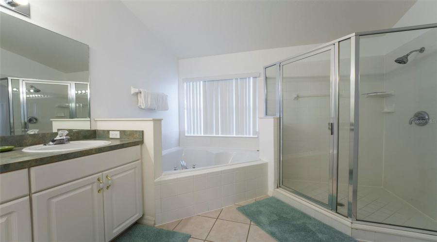 Davenport, Florida 33896, 4 Bedrooms Bedrooms, ,3 Bathroomsbathrooms,Residential,For Sale,Balmoral Dr,Mfrs5114070