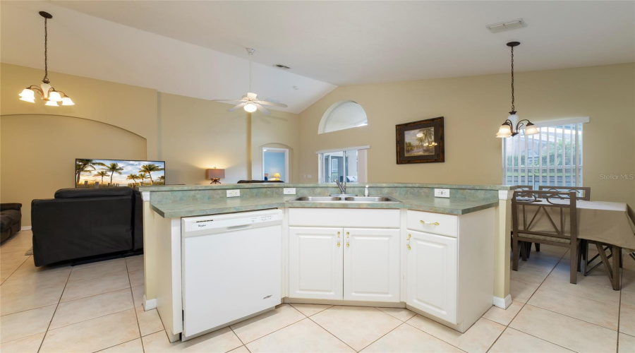 Davenport, Florida 33896, 4 Bedrooms Bedrooms, ,3 Bathroomsbathrooms,Residential,For Sale,Balmoral Dr,Mfrs5114070