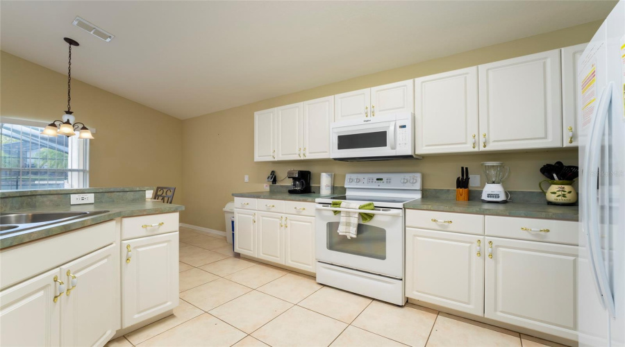 Davenport, Florida 33896, 4 Bedrooms Bedrooms, ,3 Bathroomsbathrooms,Residential,For Sale,Balmoral Dr,Mfrs5114070