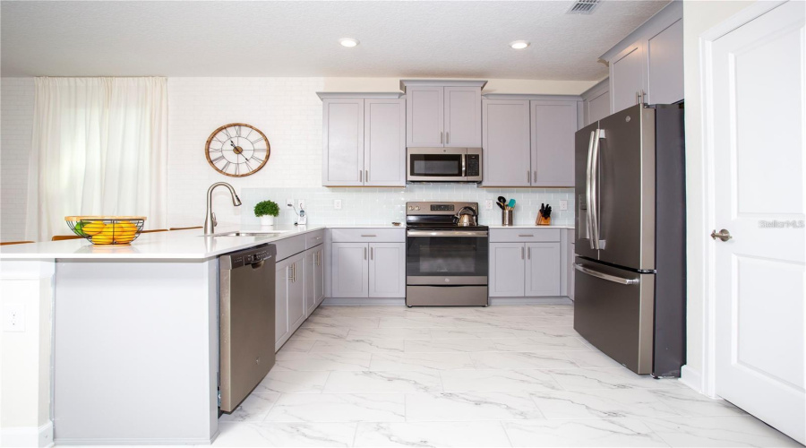 KISSIMMEE, Florida 34746, 7 Bedrooms Bedrooms, ,5 BathroomsBathrooms,Residential,For Sale,TARGET,0,MFRS5103555