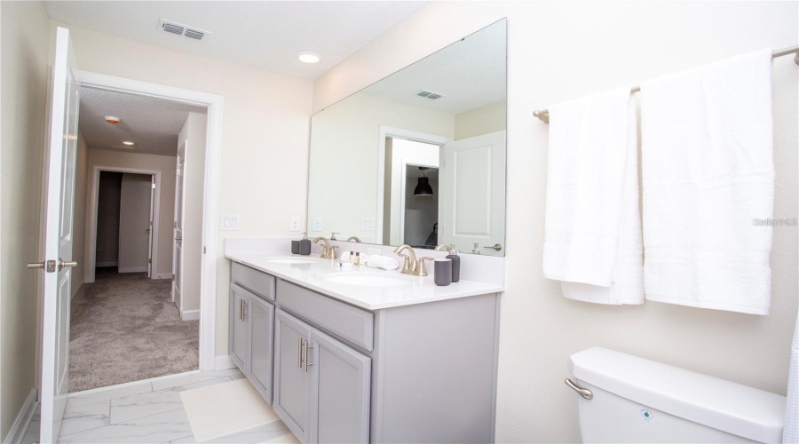 KISSIMMEE, Florida 34746, 7 Bedrooms Bedrooms, ,5 BathroomsBathrooms,Residential,For Sale,TARGET,0,MFRS5103555