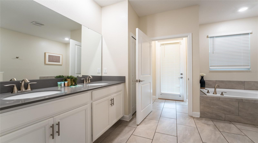 KISSIMMEE, Florida 34746, 8 Bedrooms Bedrooms, ,5 BathroomsBathrooms,Residential,For Sale,TARGET,0,MFRO6250884