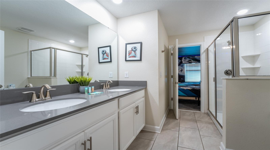 KISSIMMEE, Florida 34746, 8 Bedrooms Bedrooms, ,5 BathroomsBathrooms,Residential,For Sale,TARGET,0,MFRO6250884