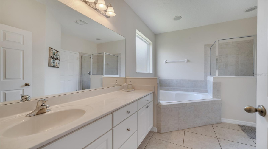 KISSIMMEE, Florida 34746, 6 Bedrooms Bedrooms, ,5 BathroomsBathrooms,Residential,For Sale,DHARMA,0,MFRS5114389