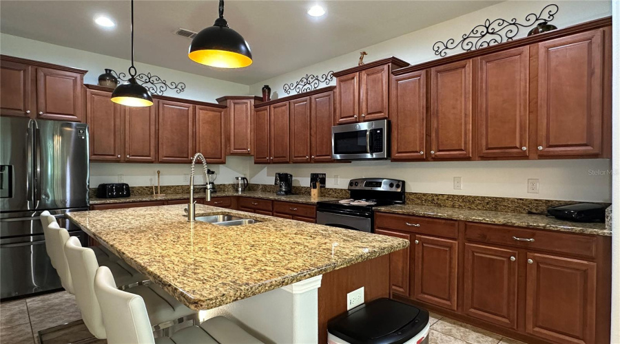 KISSIMMEE, Florida 34747, 6 Bedrooms Bedrooms, ,5 BathroomsBathrooms,Residential,For Sale,CANDY PALM,0,MFRS5114396
