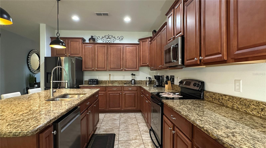 KISSIMMEE, Florida 34747, 6 Bedrooms Bedrooms, ,5 BathroomsBathrooms,Residential,For Sale,CANDY PALM,0,MFRS5114396