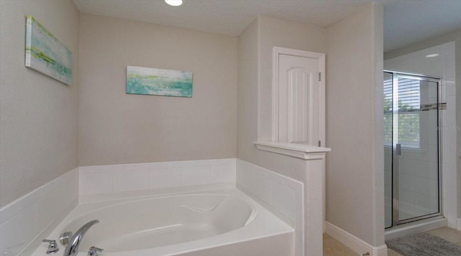 DAVENPORT, Florida 33837, 5 Bedrooms Bedrooms, ,4 BathroomsBathrooms,Residential,For Sale,WILDWOOD,0,MFRO6251831