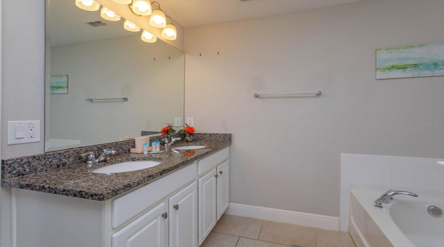 DAVENPORT, Florida 33837, 5 Bedrooms Bedrooms, ,4 BathroomsBathrooms,Residential,For Sale,WILDWOOD,0,MFRO6251831