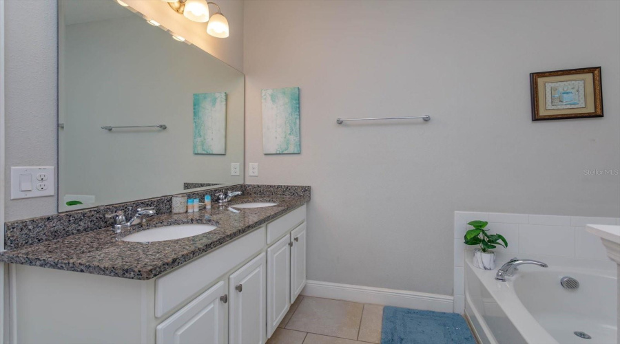DAVENPORT, Florida 33837, 5 Bedrooms Bedrooms, ,4 BathroomsBathrooms,Residential,For Sale,WILDWOOD,0,MFRO6251831