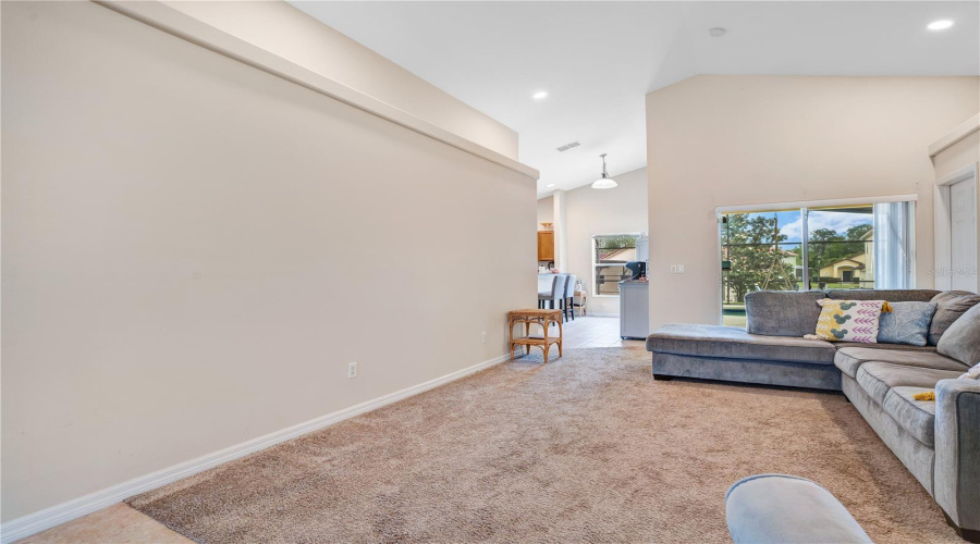 DAVENPORT, Florida 33896, 4 Bedrooms Bedrooms, ,2 BathroomsBathrooms,Residential,For Sale,ROBIN,0,MFRO6198941