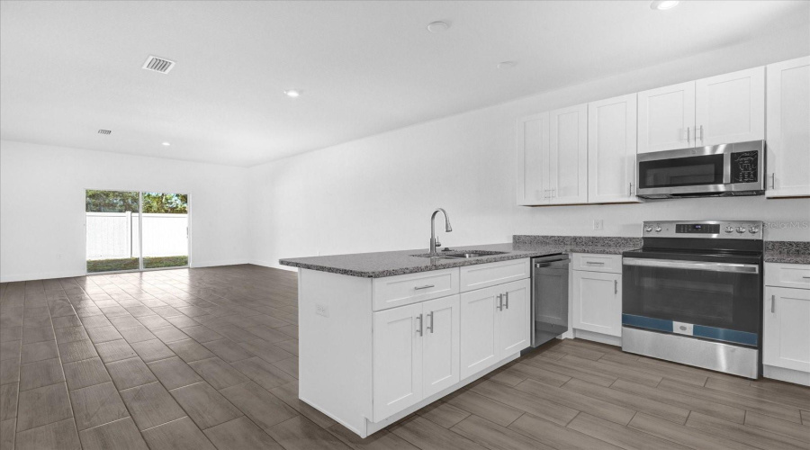 DAVENPORT, Florida 33896, 4 Bedrooms Bedrooms, ,4 BathroomsBathrooms,Residential,For Sale,LAKE SHORE,0,MFRO6252188