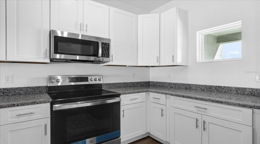 DAVENPORT, Florida 33896, 4 Bedrooms Bedrooms, ,4 BathroomsBathrooms,Residential,For Sale,LAKE SHORE,0,MFRO6252188